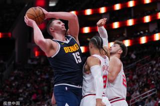 网球选手提 网球选手提